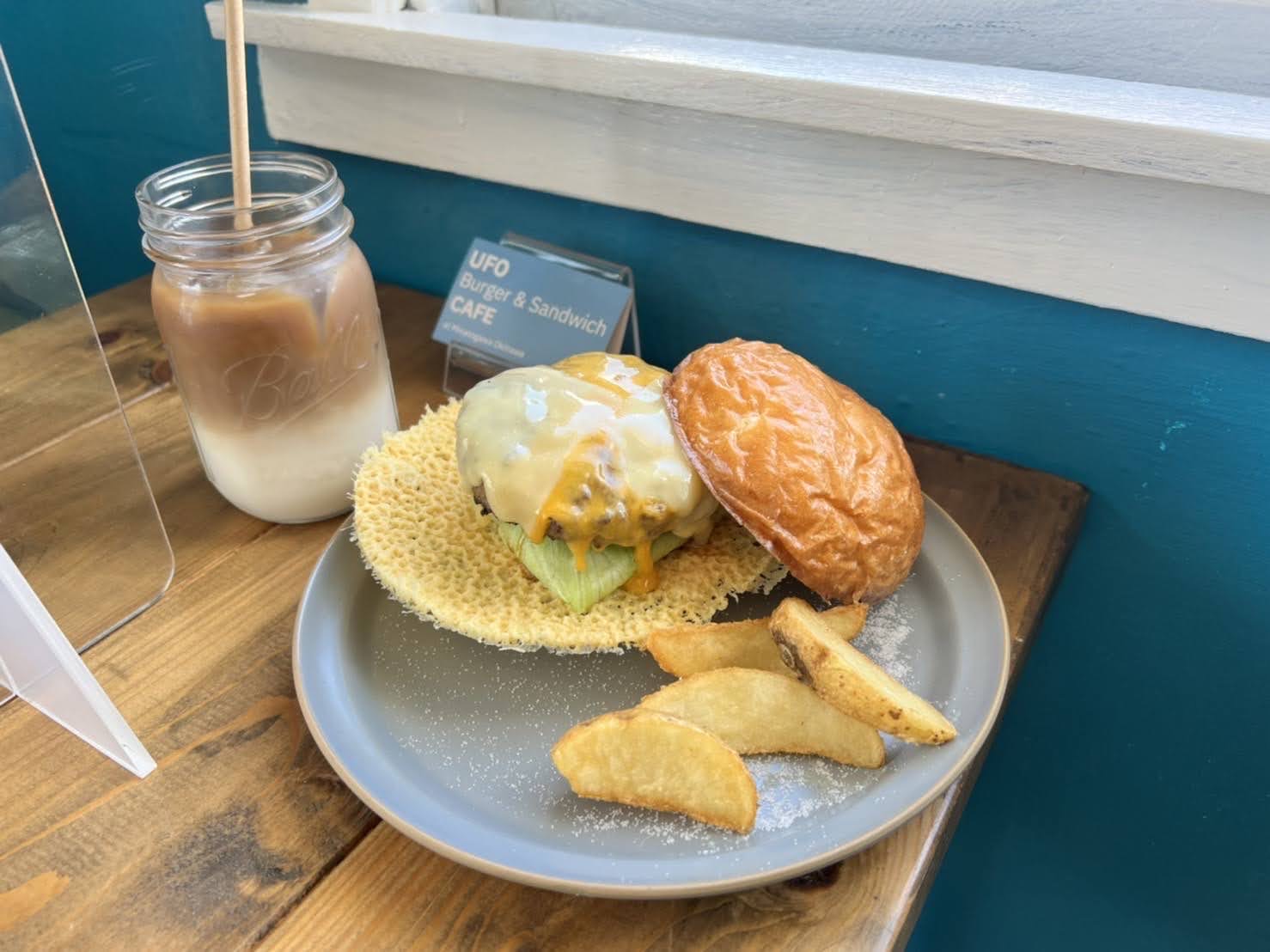 UFO Burger & Sandwich CAFEのハンバーガーの写真